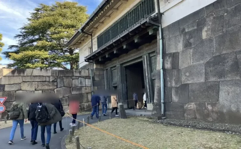 受付から順番に案内